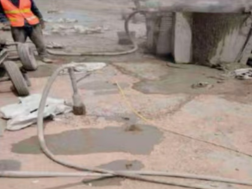 蜀山水泥混凝土路面板底注浆技术 路面脱空注浆整治方案